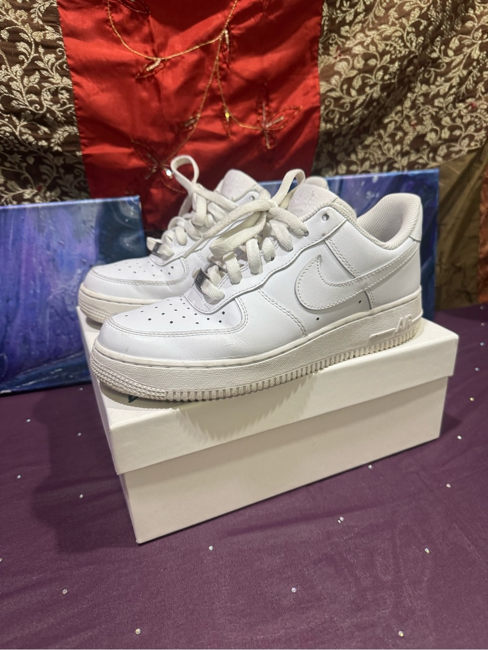 Unisex Women’s 7.5 White Low-Top Athletic Sneakers